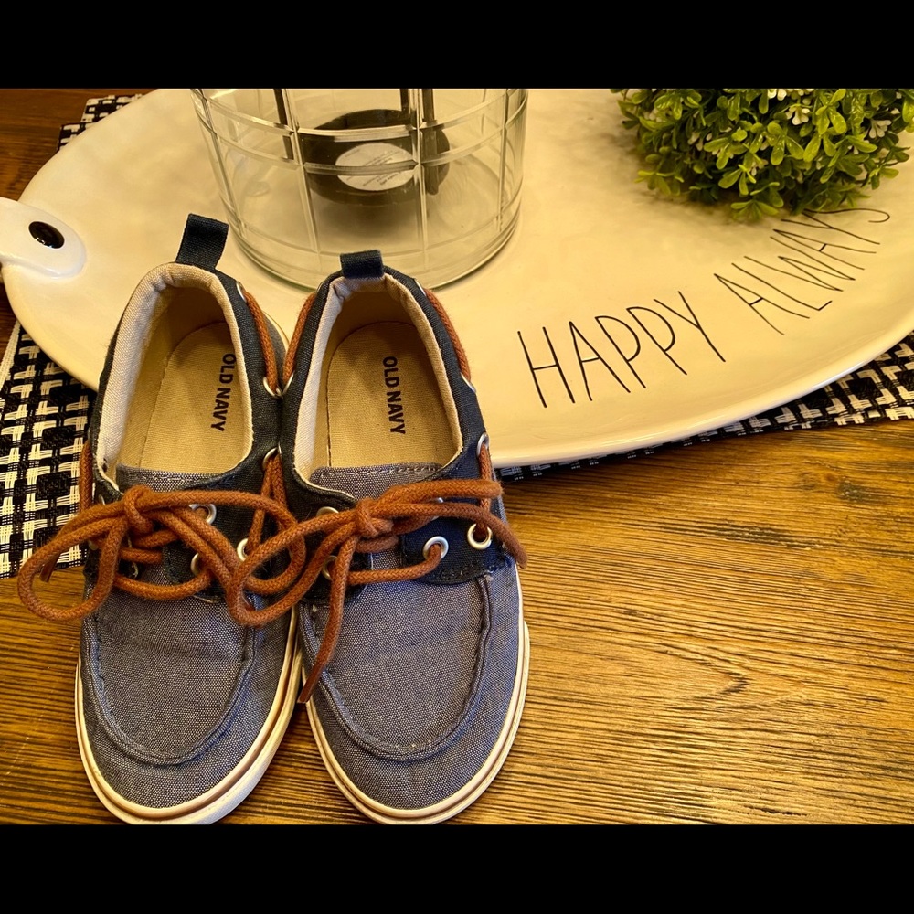 Old Navy Boys Boat Shoes size 9